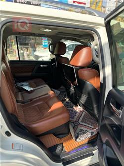 تۆیۆتا لاند کروزەر